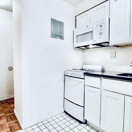 Times Square Manhattan - Private Room In 2 Bedroom Apartment نيو يورك المظهر الخارجي الصورة