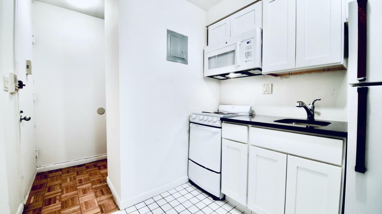 Times Square Manhattan - Private Room In 2 Bedroom Apartment نيو يورك المظهر الخارجي الصورة